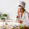 सर्दियों में रूखी त्वचा से छुटकारा पाने के 10 असरदार उपाय | Winter Skin Care Tips in Hindi